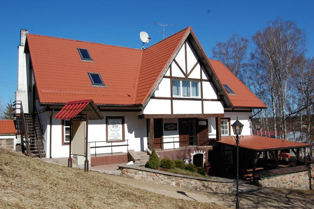 Pils Hotell Kandava Exteriör bild