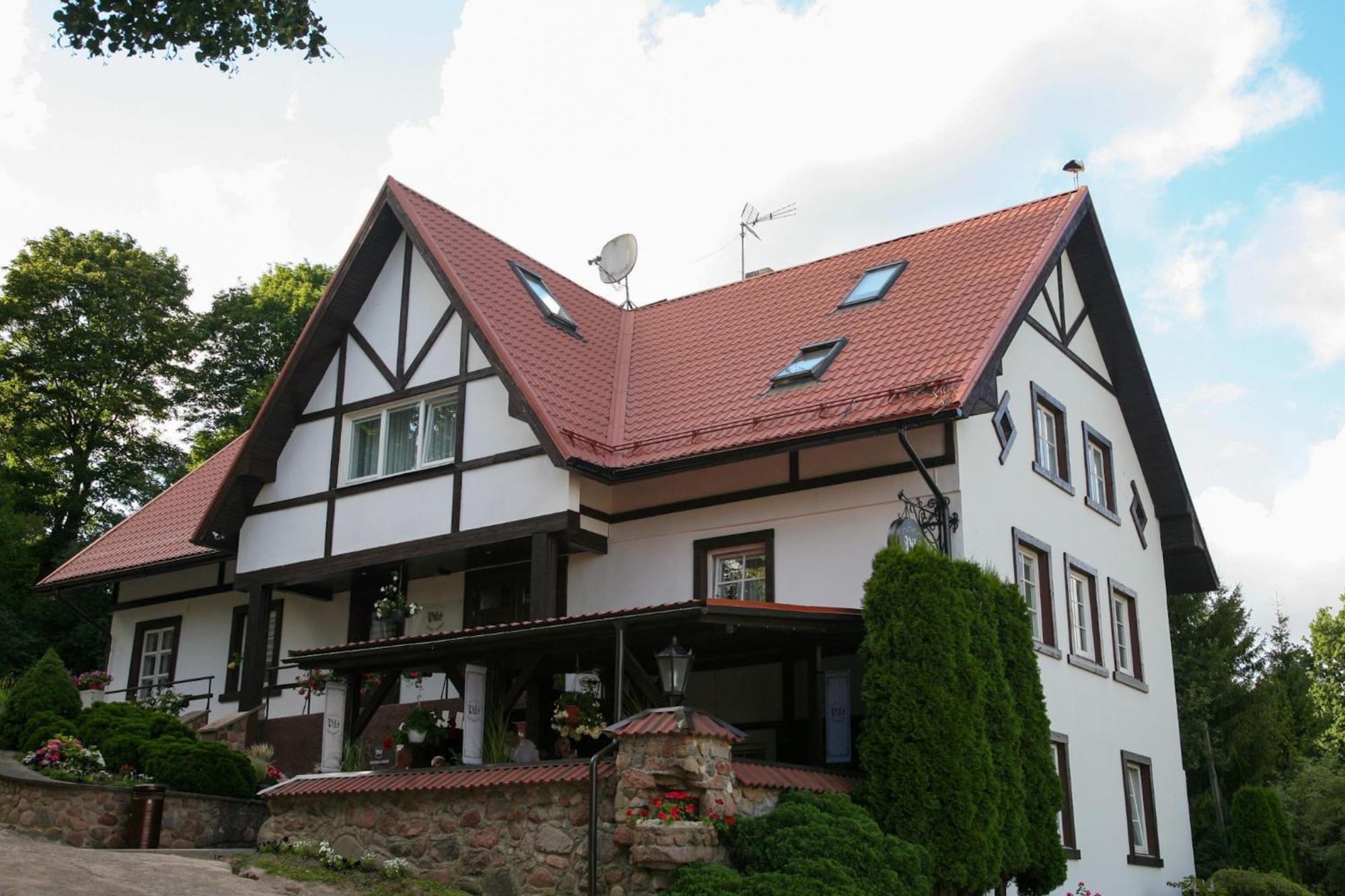 Pils Hotell Kandava Exteriör bild